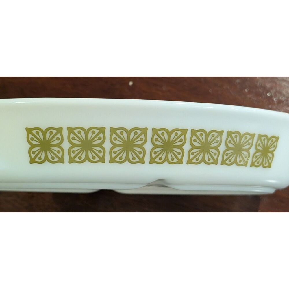 Pyrex 34 1.5 QT Divided Casserole • Brittany Pattern • Made in USA Ovenware